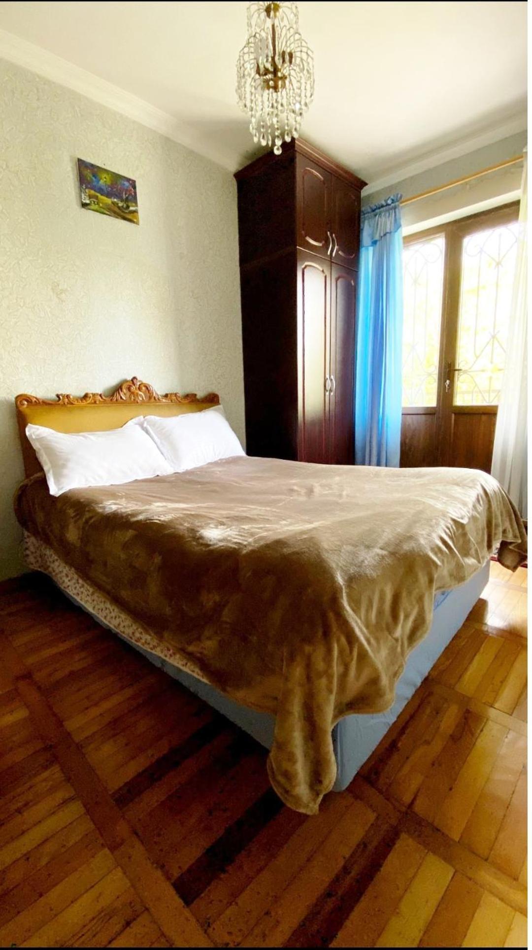David,S Apartment In Palm Trees Alley On Agmashenebeli Kutaisi Exterior photo